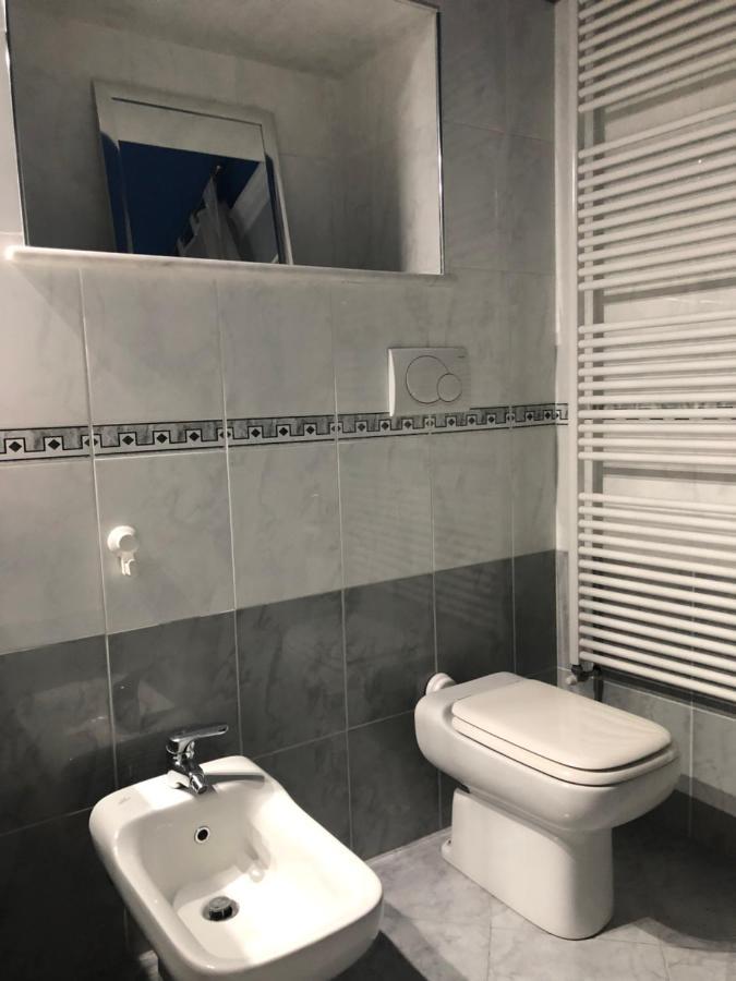 Camera Matrimoniale Privata Con Bagno Interno Vercelli Exterior foto